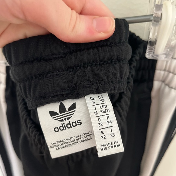 Button side adidas pants - Picture 3 of 5
